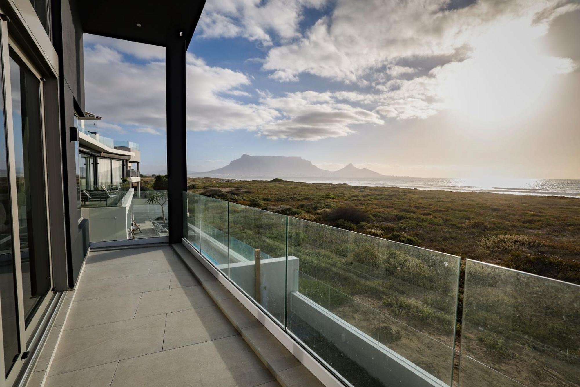 Ocean 9 - Sunset Beachfront Residency Cape Town Bagian luar foto