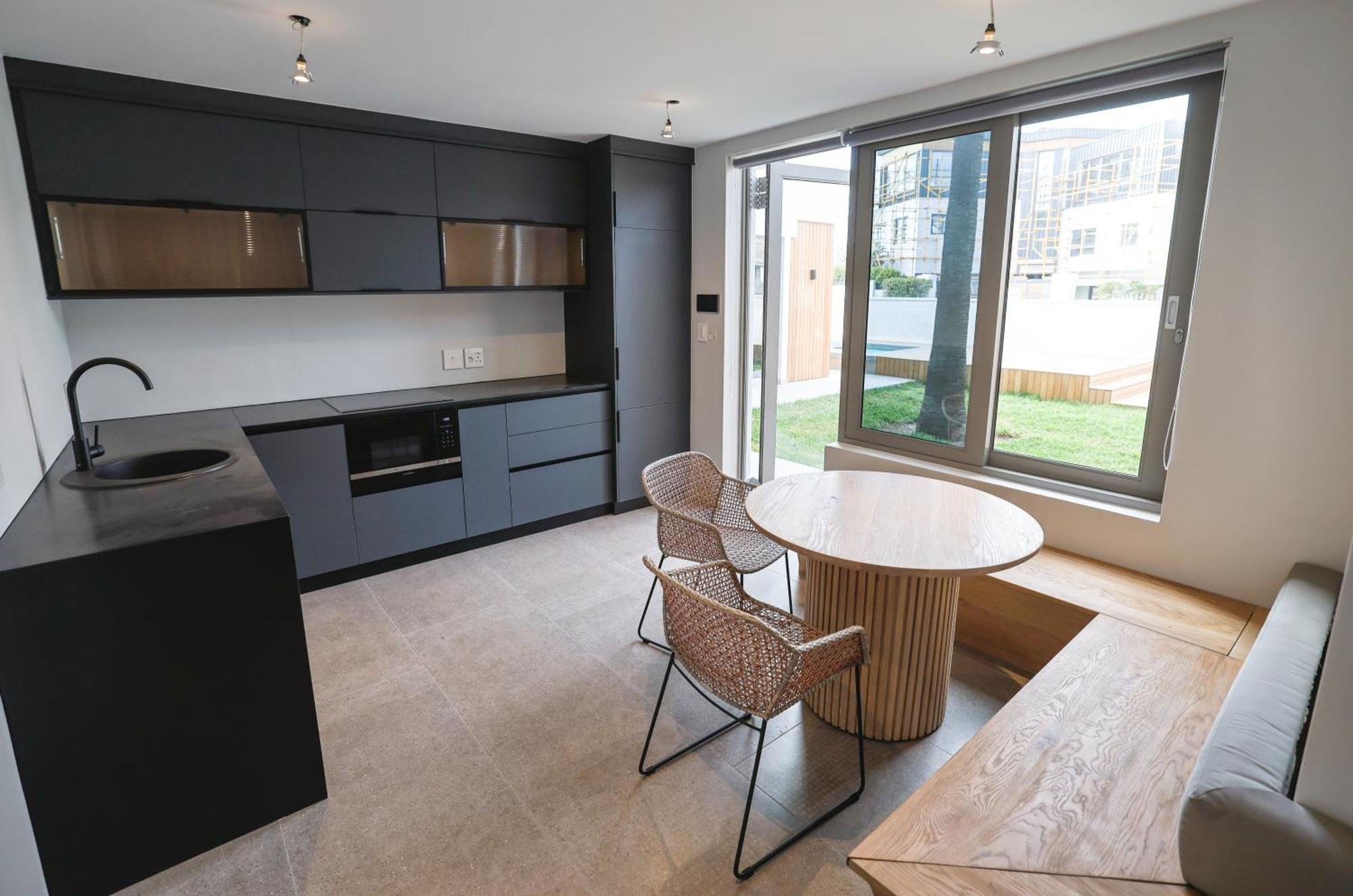 Ocean 9 - Sunset Beachfront Residency Cape Town Bagian luar foto