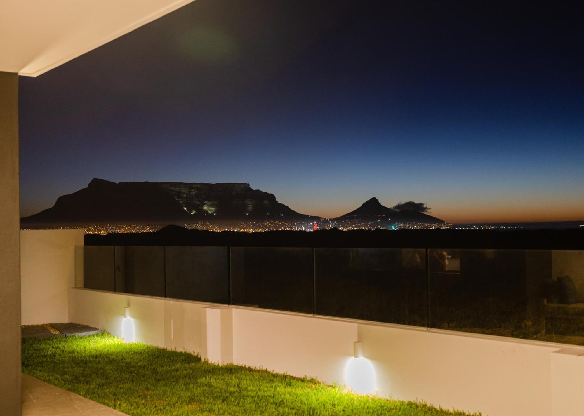 Ocean 9 - Sunset Beachfront Residency Cape Town Bagian luar foto