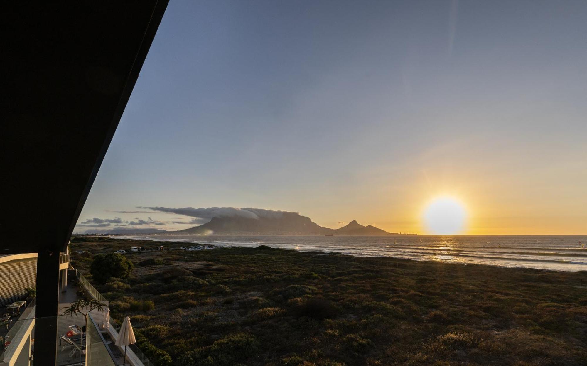 Ocean 9 - Sunset Beachfront Residency Cape Town Bagian luar foto