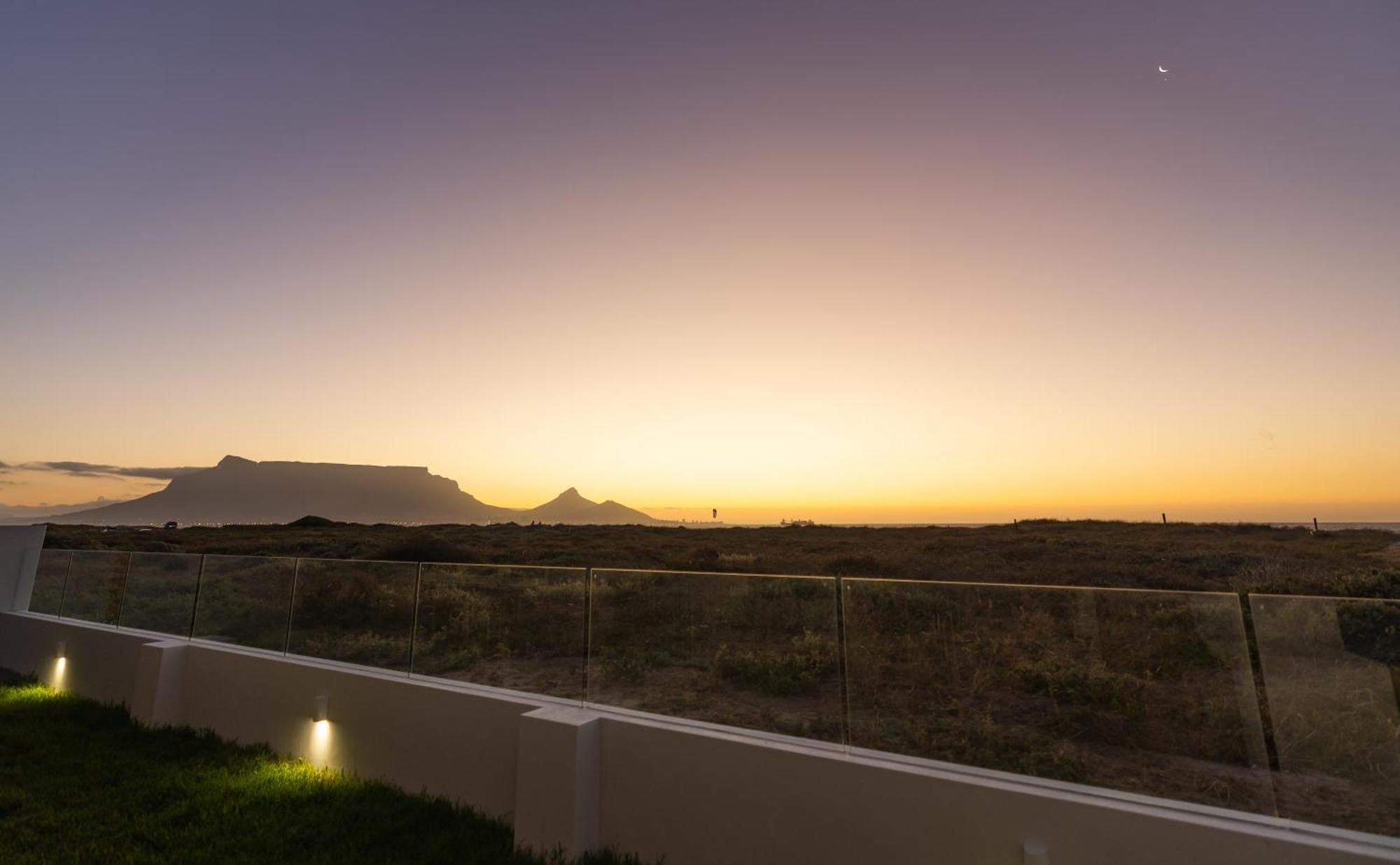 Ocean 9 - Sunset Beachfront Residency Cape Town Bagian luar foto